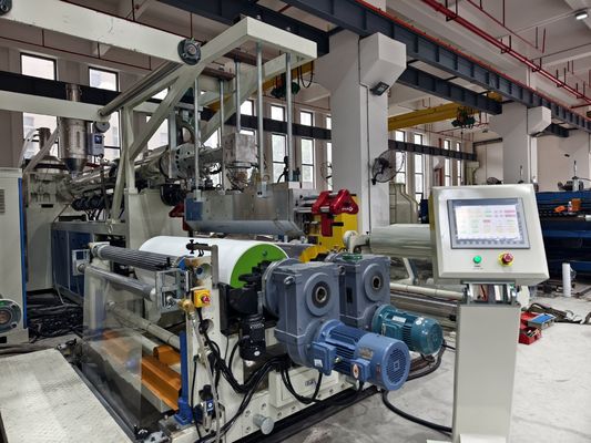 Automatische machine voor het coachen van niet-geweven weefsels met behulp van extrusie