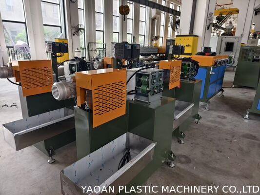 Machines voor het maken van synthetisch rieten dak van rotan